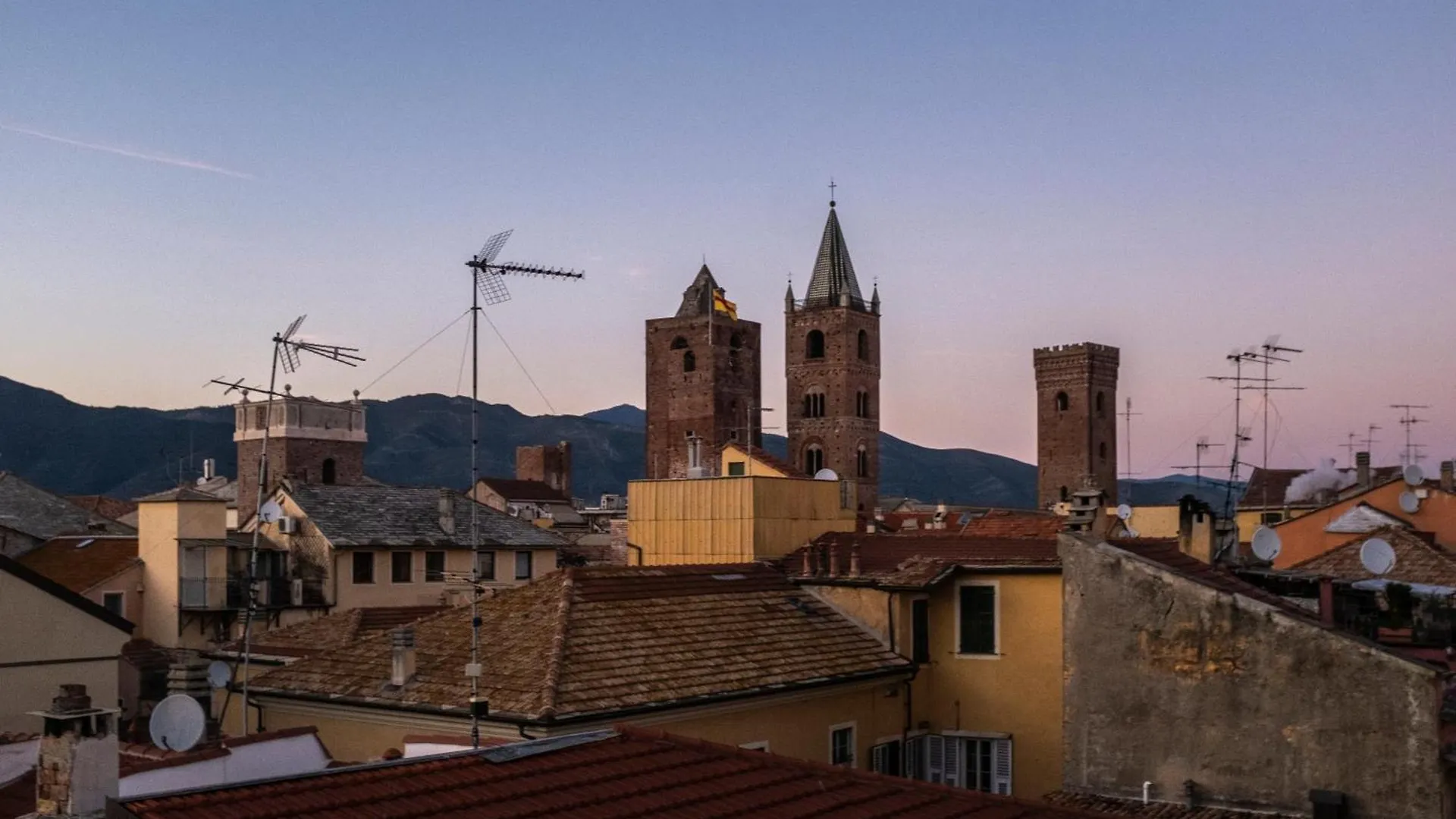 Palazzo Oddo Rental Rooms Albenga Italy